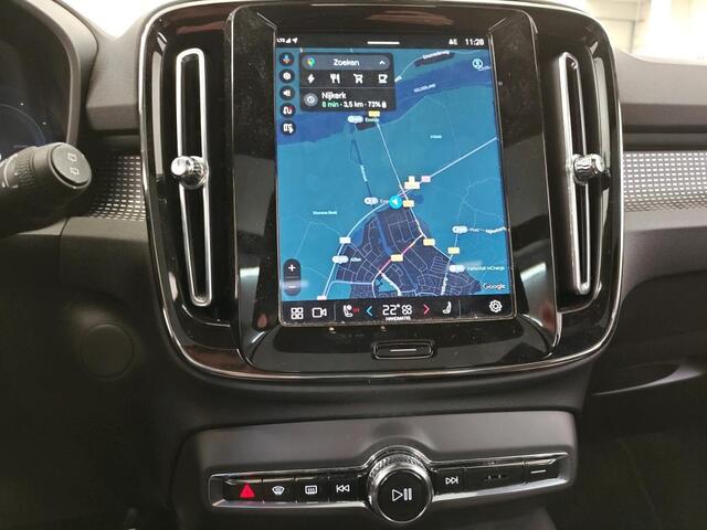 Volvo XC40 Recharge Pro 1e Eigenaar | Dealer Onderh | BTW | NAP | SOH91% | Pano | Trekhaak | 360 Cam | Elek Stoel + Memory | Winter Pack | Sfeer | H&K | Warmtepomp | 1 Kabel | Elek Klep | ACC | Full Led |