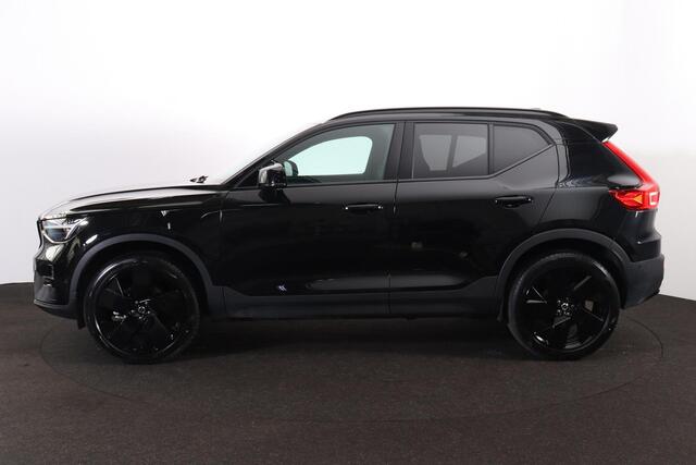 Volvo XC40 B3 Ultra Black Edition - Panorama/schuifdak - IntelliSafe Assist & Surround - 360º Camera - Harman/Kardon audio - LED Pixel koplampen - Verwarmde voorstoelen & stuur - Parkeersensoren voor & achter - Elektr. bedienb. voorstoelen met geheugen links - Draad