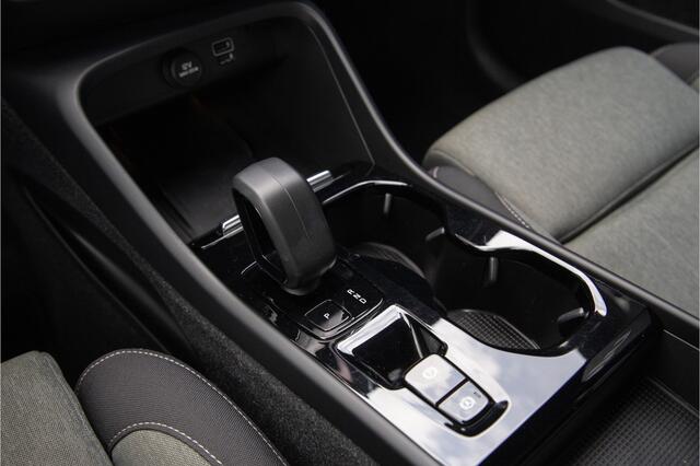Volvo XC40 1.5 T5 Recharge PHEV hybrid Plus Dark , Trekhaak, Adap. cruise,