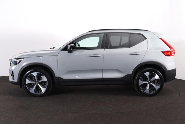 Volvo XC40 B3 Ultra Dark - Panorama/schuifdak - IntelliSafe Assist & Surround - 360º Camera - Harman/Kardon audio - Adaptieve LED koplampen - Verwarmde voorstoelen & stuur - Parkeersensoren voor & achter - Elektr. bedienb. voorstoelen met geheugen links - Draadloze 