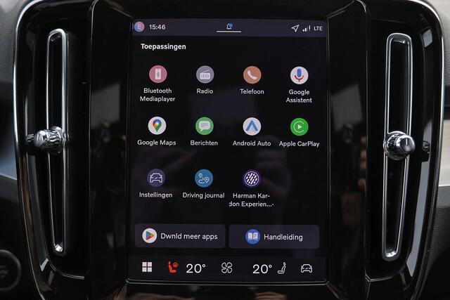 Volvo XC40 B3 Ultra Dark - Panorama/schuifdak - IntelliSafe Assist & Surround - 360º Camera - Harman/Kardon audio - Adaptieve LED koplampen - Verwarmde voorstoelen & stuur - Parkeersensoren voor & achter - Elektr. bedienb. voorstoelen met geheugen links - Draadloze 