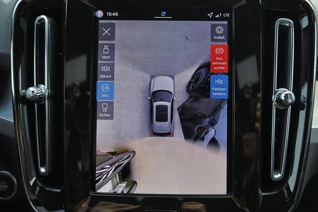 Volvo XC40 B3 Ultra Dark - Panorama/schuifdak - IntelliSafe Assist & Surround - 360º Camera - Harman/Kardon audio - Adaptieve LED koplampen - Verwarmde voorstoelen & stuur - Parkeersensoren voor & achter - Elektr. bedienb. voorstoelen met geheugen links - Draadloze 