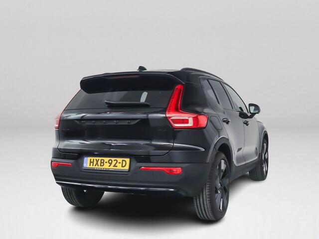 Volvo XC40 B4 Plus Black Edition | Panoramadak | 360° camera | Harman Kardon | Stoel- en Stuurverwarming | Trekhaak