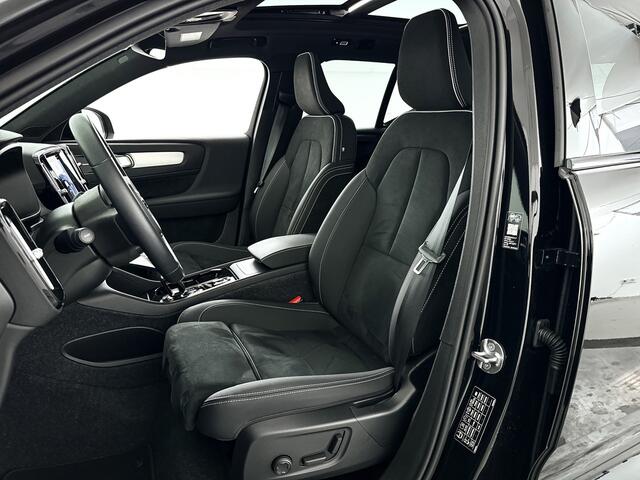 Volvo XC40 B4 Plus Black Edition | Panoramadak | 360° camera | Harman Kardon | Stoel- en Stuurverwarming | Trekhaak