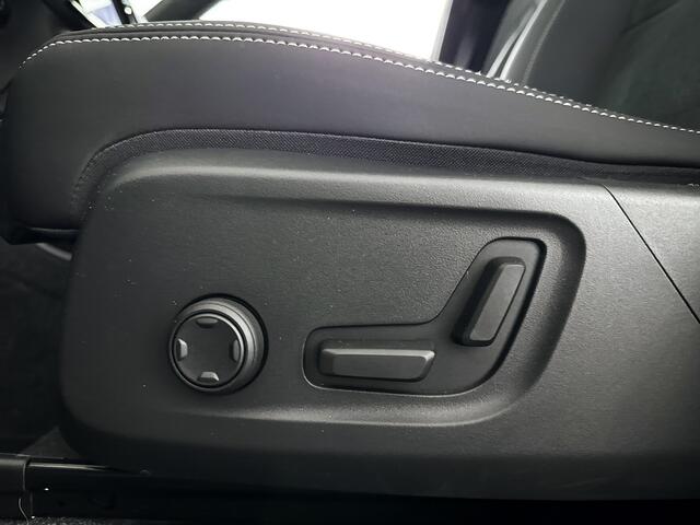 Volvo XC40 B4 Plus Black Edition | Panoramadak | 360° camera | Harman Kardon | Stoel- en Stuurverwarming | Trekhaak