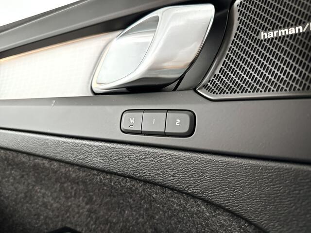 Volvo XC40 B4 Plus Black Edition | Panoramadak | 360° camera | Harman Kardon | Stoel- en Stuurverwarming | Trekhaak