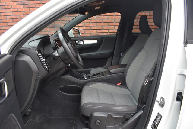 Volvo XC40 T3 163PK Automaat Business Pro | Trekhaak | 19'' | Audio & Park Assist Pack | Climate Pack |