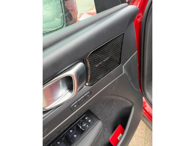 Volvo XC40 Recharge P8 AWD R-Design | Warmtepomp | Harman Kardon Audio | 360 Graden Camera | Trekhaak | Panoramadak | LED Koplampen Adaptief | Lichtmetalen Velgen 20 inch | Navigatie | Keyless Entry