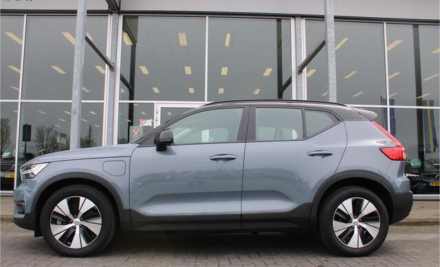 Volvo XC40 T4 Automaat Recharge R-Design Expression | Adapt. Cruise | El. Trekhaak | Camera | BLIS | Verw. Voorstoelen & Stuurwiel | Leder | Keyless |