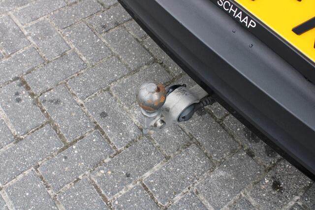 Volvo XC40 T4 Automaat Recharge R-Design Expression | Adapt. Cruise | El. Trekhaak | Camera | BLIS | Verw. Voorstoelen & Stuurwiel | Leder | Keyless |