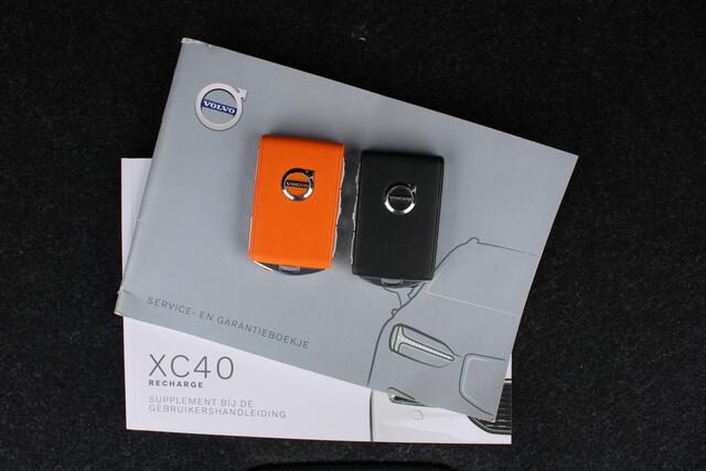 Volvo XC40 T4 Automaat Recharge R-Design Expression | Adapt. Cruise | El. Trekhaak | Camera | BLIS | Verw. Voorstoelen & Stuurwiel | Leder | Keyless |
