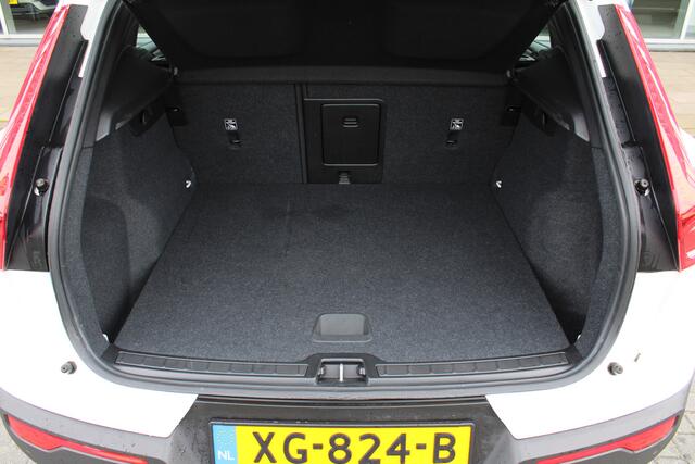 Volvo XC40 T4 Automaat Momentum | Adapt. Cruise | Blis | Verw. Voorstoelen & Stuurwiel | Leder | Camera | DAB |