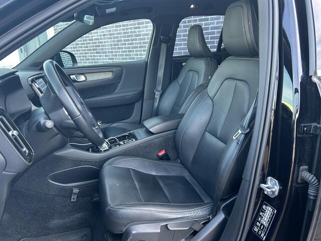 Volvo XC40 1.5 T3 Inscription | Trekhaak | Achteruitrijcamera | Parkeerverwarming | Panoramadak | Stoelverwarming voor en achter | Navigatie | Lederen Bekleding