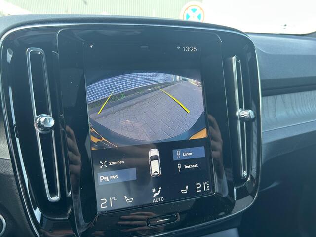 Volvo XC40 1.5 T3 Inscription | Trekhaak | Achteruitrijcamera | Parkeerverwarming | Panoramadak | Stoelverwarming voor en achter | Navigatie | Lederen Bekleding