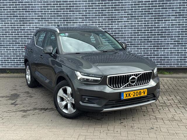 Volvo XC40 2.0 T4 Inscription | Trekhaak | Panoramadak | Achteruitrijcamera | BLIS | Cruise Control Adaptief | Elektrisch Verstelbare Voorstoelen | Navigatie | Apple Carplay | Android Auto | Keyless Entry | LED Koplampen Adaptief