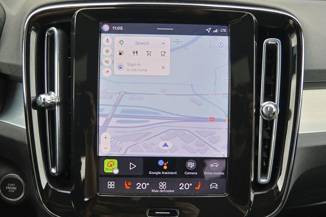 Volvo XC40 B4 Plus Dark - IntelliSafe Assist & Surround - Harman Kardon audio - Adaptieve LED koplampen - Verwarmde voorstoelen & stuur - Parkeersensoren voor & achter - Elektr. bedienb. voorstoelen met geheugen links - Draadloze tel. lader - Elektr. inklapbare trek