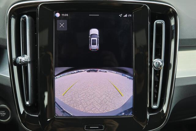 Volvo XC40 B4 Plus Dark - IntelliSafe Assist & Surround - Harman Kardon audio - Adaptieve LED koplampen - Verwarmde voorstoelen & stuur - Parkeersensoren voor & achter - Elektr. bedienb. voorstoelen met geheugen links - Draadloze tel. lader - Elektr. inklapbare trek