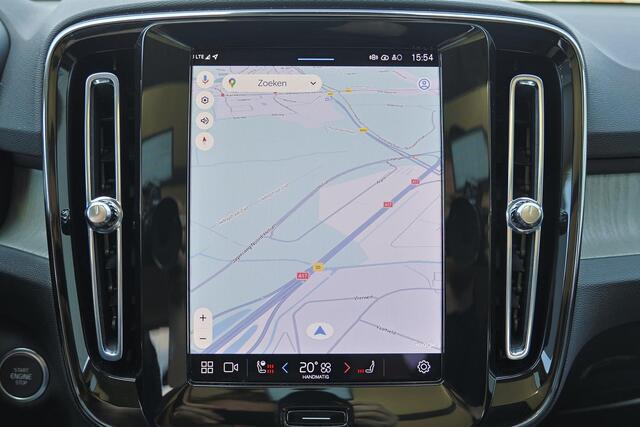 Volvo XC40 B3 Plus Dark - Panorama/schuifdak - IntelliSafe Assist & Surround - 360º Camera - Harman Kardon audio - Adaptieve LED koplampen - Verwarmde voorstoelen & stuur - Parkeersensoren voor & achter - Elektr. bedienb. voorstoelen met geheugen links - Draadloze t