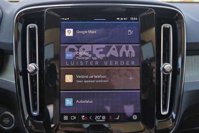 Volvo XC40 B3 Plus Dark - Panorama/schuifdak - IntelliSafe Assist & Surround - 360º Camera - Harman Kardon audio - Adaptieve LED koplampen - Verwarmde voorstoelen & stuur - Parkeersensoren voor & achter - Elektr. bedienb. voorstoelen met geheugen links - Draadloze t