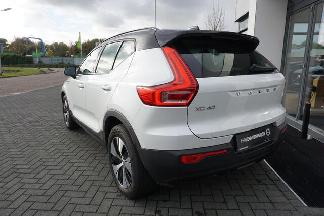 Volvo XC40 1.5 T4 Recharge R-Design Expression | Trekhaak | Intellisafe | Stoelverwarming | BLIS | Camera | Pilot assist | 18" Lichtmetalen velgen | Elektr. Achterklep |