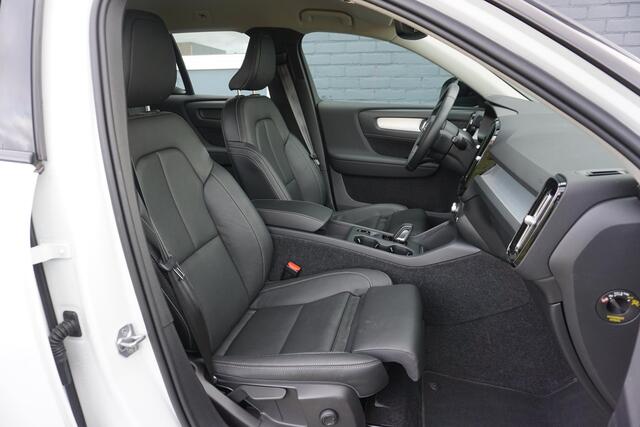 Volvo XC40 1.5 T4 Recharge R-Design Expression | Trekhaak | Intellisafe | Stoelverwarming | BLIS | Camera | Pilot assist | 18" Lichtmetalen velgen | Elektr. Achterklep |