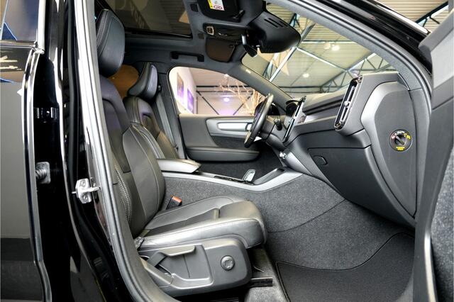 Volvo XC40 1.5 T5 Plug-in Hybrid 193kW/262pk DCT7 R-Design PANORAMADAK + LEER + ADAPT.CRUISE + PILOT ASSIST + NAVI SENSUS + BLIS + LANE ASSIST + PARKEERKLIMAAT + ACHTERUITRIJCAMERA + KEYLESS ENTRY&GO + PARKSENSOREN V&A + 19" LM-VELGEN!!