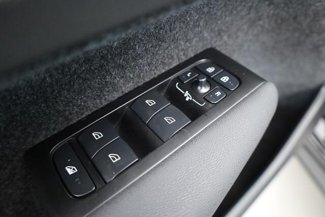 Volvo XC40 1.5 T4 Recharge Inscription Expression | Pilot Assist | Apple CarPlay & Android Auto | Trekhaak | All Season | Stoel-Stuurverw.