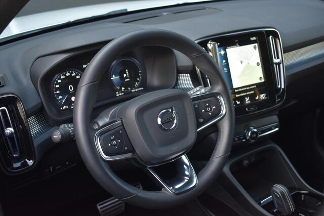 Volvo XC40 T4 Recharge R-Design | Verwarmbare voorstoelen en stuurwiel | Adaptieve cruise control | Achteruitrijcamera | Keyless | Elektrische voorstoelen | Elektrische achterklep |