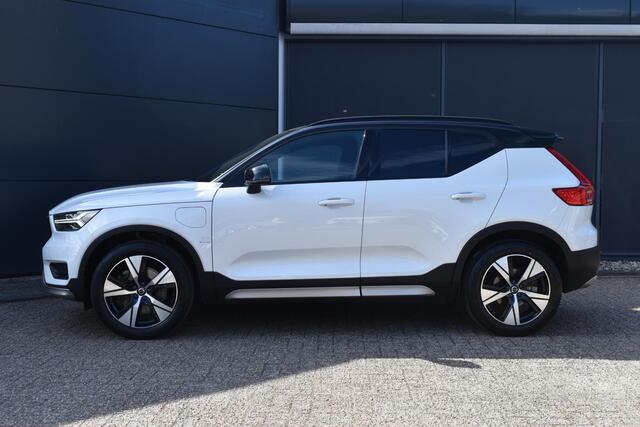 Volvo XC40 T4 Recharge R-Design | Verwarmbare voorstoelen en stuurwiel | Adaptieve cruise control | Achteruitrijcamera | Keyless | Elektrische voorstoelen | Elektrische achterklep |