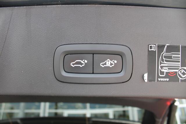 Volvo XC40 T4 211PK Automaat Recharge Inscription | Adapt. Cruise | El. Trekhaak | PDC + Camera | Keyless | DAB | Extra getint glas |