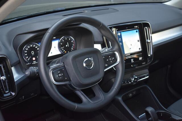 Volvo XC40 T2 Momentum | Automaat | Navigatie | Parkeercamera | Parkeersensoren voor en achter | Apple Carplay | Android Auto | Climate Control | Cruise Control