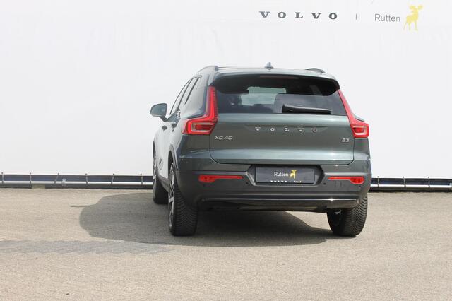 Volvo XC40 B3 177PK Automaat Plus Dark Panoramisch schuif-kanteldak / Adaptieve Cruise Control / Google infotainment / Parkeersensoren voor en achter met camera achter / Lederen bekleding / Blis