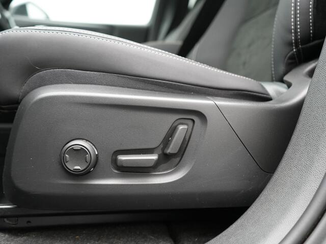 Volvo XC40 Recharge Twin Ultimate 78 kWh 408pk Dealer O.H. | Trekhaak Af Fabriek | Panodak | 360 Camera | Adaptive Cruise | Harman / Kardon | Alcantara Sportstoelen Memory & Verwarmd | Google Assistent | Keyless | Stuur Verwarmd | Blis |