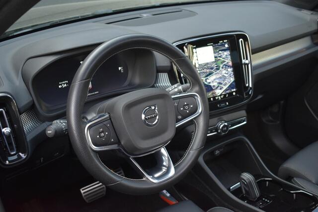 Volvo XC40 Recharge P8 AWD R-Design | Panoramadak | BLIS | Verwarmbare voorstoelen en stuurwiel | Premium audio by Harman Kardon | Adaptieve cruise control | Elektrische achterklep | Verwarmbare voorruit |