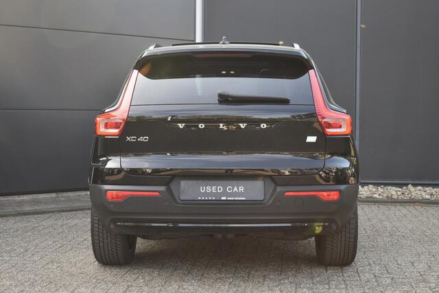 Volvo XC40 Recharge P8 AWD R-Design | Panoramadak | BLIS | Verwarmbare voorstoelen en stuurwiel | Premium audio by Harman Kardon | Adaptieve cruise control | Elektrische achterklep | Verwarmbare voorruit |