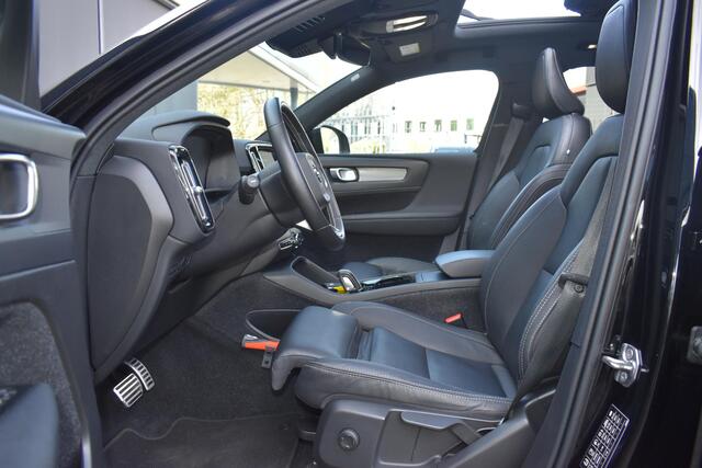 Volvo XC40 Recharge P8 AWD R-Design | Panoramadak | BLIS | Verwarmbare voorstoelen en stuurwiel | Premium audio by Harman Kardon | Adaptieve cruise control | Elektrische achterklep | Verwarmbare voorruit |