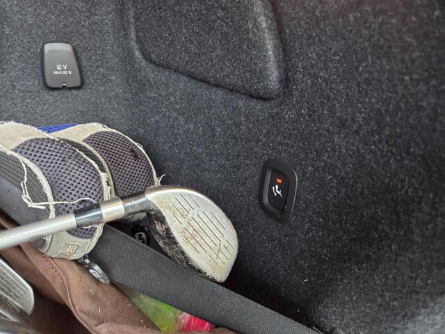 Volvo XC40 T3 Momentum Pro Aut | Navigatie | Trekhaak | Cruise Control Adaptief | BLIS | Achteruitrijcamera | Parkeersensoren