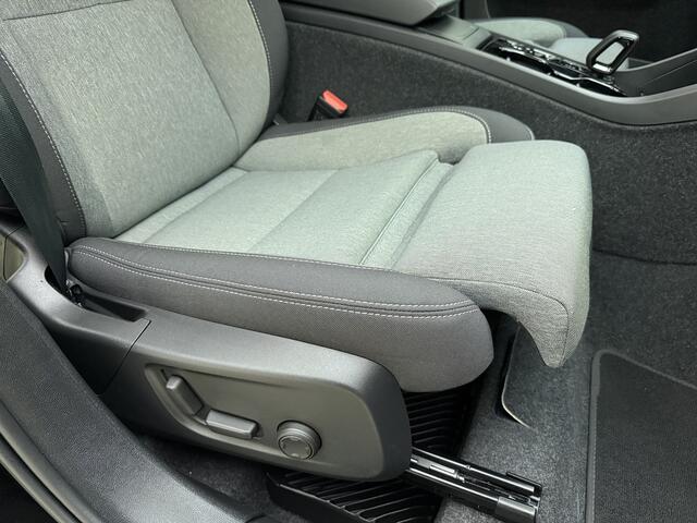 Volvo XC40 B3 177pk Plus Dark / Elektrische verstelbare stoelen / 360 graden camera / Harman kardon audio / Keyles enrty / All-season banden / 19''velgen /