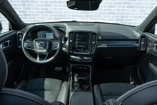 Volvo XC40 Plug-in Hybrid T5 R-Design | Adaptive cruise control | Harman Kardon audio | Stoel- en stuurverwarming | Elektrische stoelverstelling | Achteruitrijcamera | Voorruitverwarming | Parkeersensoren voor + achter | Dode hoek detectie BLIS |