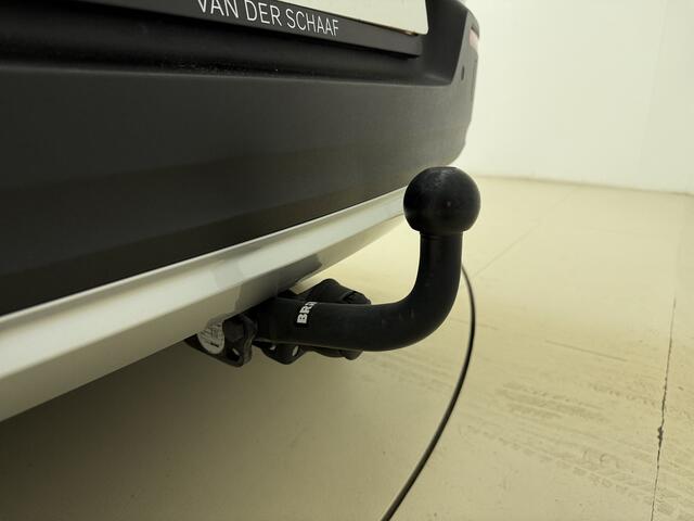 Volvo XC40 T3 Business Pro | Adapt. Cruise control | Trekhaak | Stoel/stuurwiel verwarmd | BLIS |