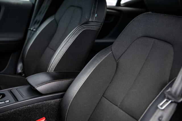 Volvo XC40 T3 Momentum Pro Aut | Navigatie | Trekhaak | Cruise Control Adaptief | BLIS | Achteruitrijcamera | Parkeersensoren