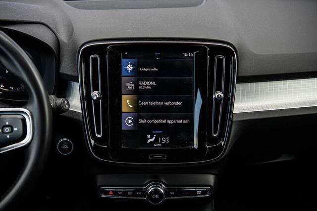 Volvo XC40 T3 Momentum Pro Aut | Navigatie | Trekhaak | Cruise Control Adaptief | BLIS | Achteruitrijcamera | Parkeersensoren