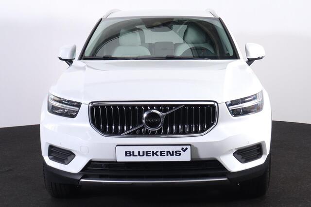 Volvo XC40 T4 Recharge Inscription - Harman/Kardon audio - Parkeercamera achter - Verwarmde voorstoelen & stuur - Parkeersensoren voor & achter - Volvo On Call - Cruise control - Extra getint glas - Elektr. inklapbare trekhaak - 21' LMV