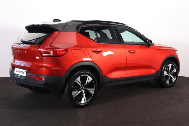 Volvo XC40 T4 Recharge R-Design - Panorama/schuifdak - IntelliSafe Assist - Harman/Kardon audio - Adaptieve LED koplampen - Parkeercamera achter - Verwarmde voorstoelen & stuur - Parkeersensoren voor & achter - Draadloze tel. lader - Extra getint glas - 19' LMV
