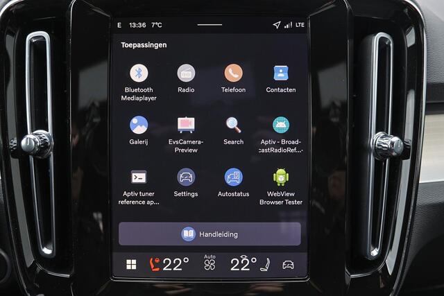 Volvo XC40 B3 Business Edition - Harman Kardon - Adaptive Cruise Control met Pilot Assist - BLIS dodehoekassistentie - Voorstoelen en stuurwiel verwarmbaar - Keyless - Elektr. bedienbare achterklep - Parkeersensoren voor & achter - Parkeer camera acter - 18' LMV - G