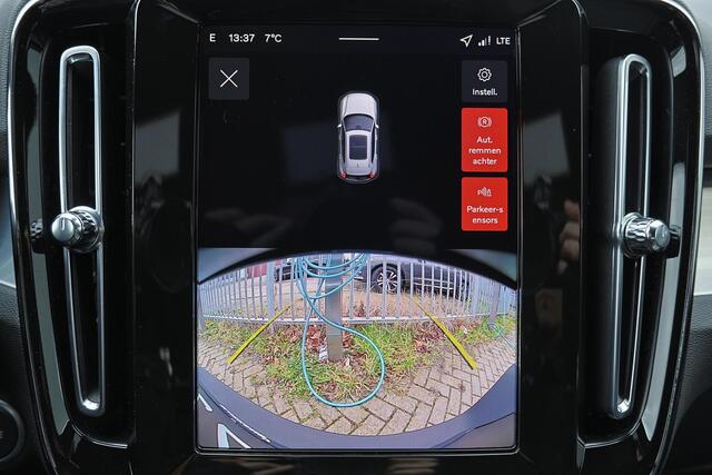 Volvo XC40 B3 Business Edition - Harman Kardon - Adaptive Cruise Control met Pilot Assist - BLIS dodehoekassistentie - Voorstoelen en stuurwiel verwarmbaar - Keyless - Elektr. bedienbare achterklep - Parkeersensoren voor & achter - Parkeer camera acter - 18' LMV - G