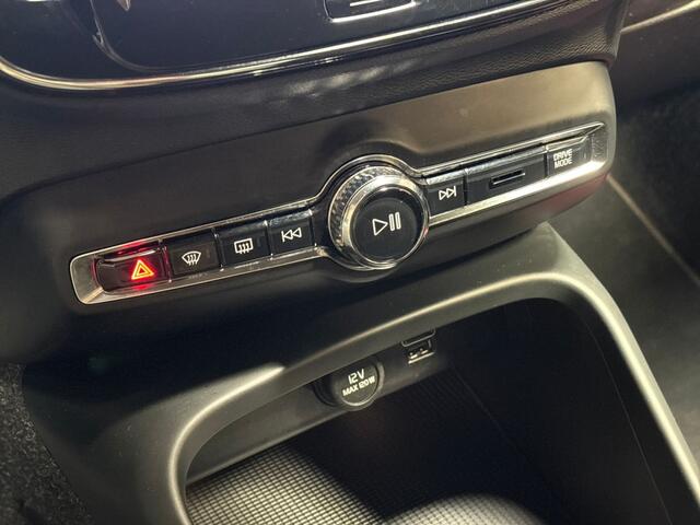 Volvo XC40 1.5 T4 Recharge R-Design 211Pk Automaat (APPLE CARPLAY, LEDER/ALCANTARA, CAMERA, GETINT GLAS, SPORTSTOELEN, ELEK ACHTERKLEP, ZWART HEMEL, KEYLESS, NIEUWSTAAT)