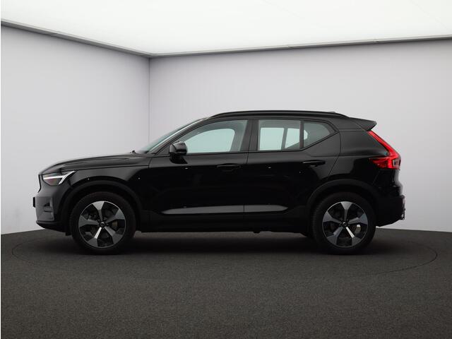 Volvo XC40 2.0 B4 Plus Dark / Trekhaak / Elektr. bed. stoelen / Harman Kardon / Stoel+stuur+achterbankverwarming
