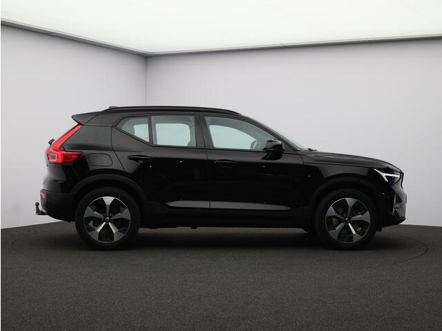 Volvo XC40 2.0 B4 Plus Dark / Trekhaak / Elektr. bed. stoelen / Harman Kardon / Stoel+stuur+achterbankverwarming