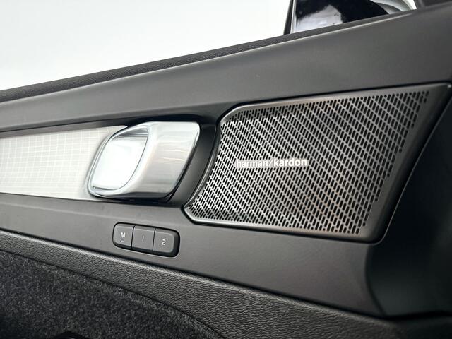 Volvo XC40 B4 Plus Dark | Parkeercamera | Stoel- en Stuurverwarming | Harman Kardon | Trekhaak